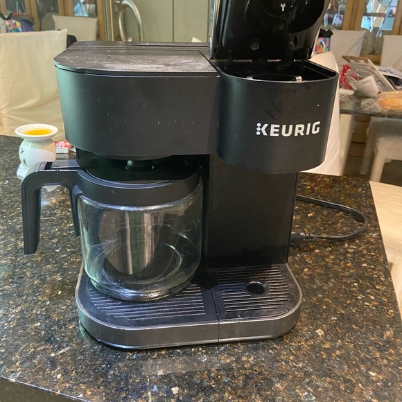 Keurig Duo coffee makerbrews 12 cups+ k/cup